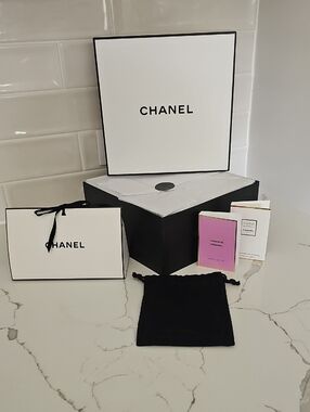 Chanel gift box's